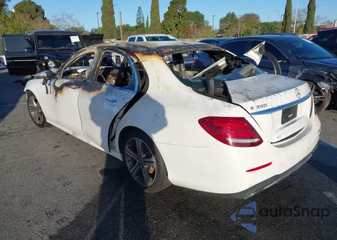 2020 Mercedes-Benz E 350 z USA, uszkodzony, nr VIN W1KZF8DB0LA838548